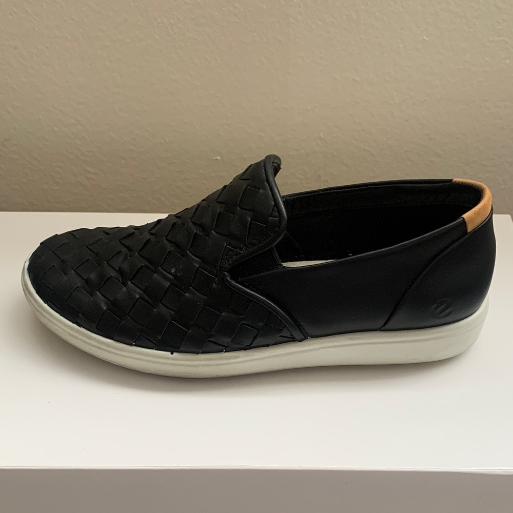 Ecco Black Woven Slip-On Flats